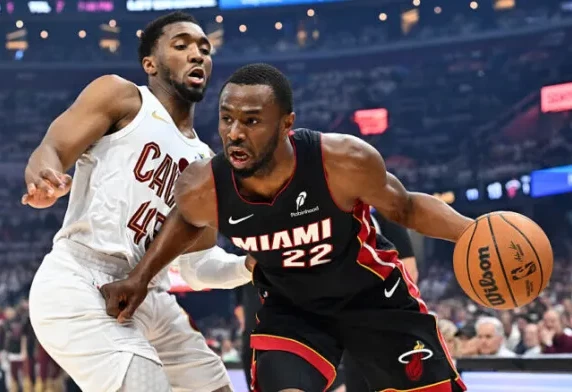 Лейкерс Эндрю Виггинсийг авах сонирхолтой байгаа ч Майамигийн өндөр шаардлага тохиролцоог гацаав