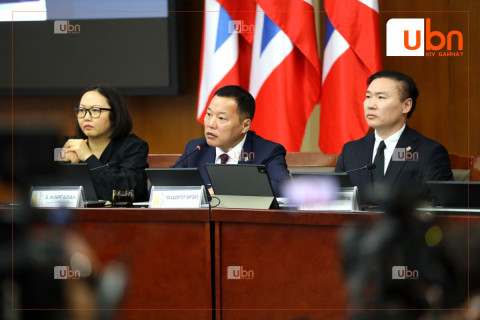 АН БҮЛЭГ: Төсвийн тогтвортой байдлын зөвлөлийн мэдээллийг сонсож байна