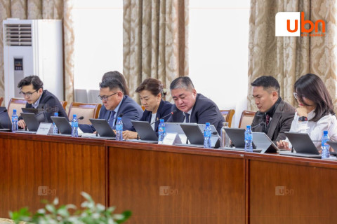 ХЭЛЭЛЦҮҮЛЭГ: Энэ оны эхний найман сарын байдлаар татварын орлого 1.1 их наяд төгрөг, АМНАТ 931.2 тэрбум төгрөгөөр буурчээ