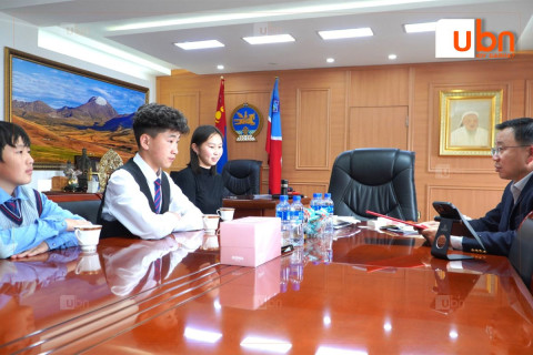 Олон Улсын “Robot challenge” тэмцээнд амжилттай оролцсон сурагчдыг урамшуулжээ