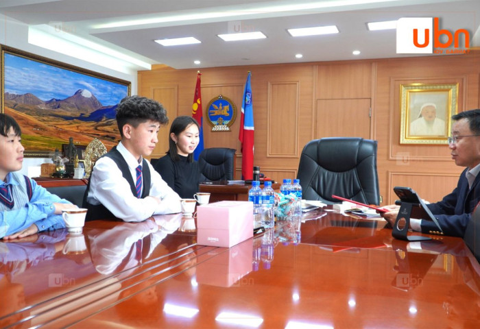 Олон Улсын “Robot challenge” тэмцээнд амжилттай оролцсон сурагчдыг урамшуулжээ