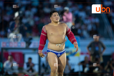 Улсын арслан Э.Батмагнай бөхчүүдийн чансааг 17.200 оноотойгоор тэргүүлж байна