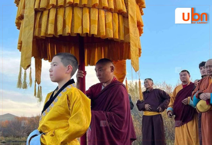Аравдугаар богд гэгээн Өндөр гэгээн Занабазарын төрсөн нутагт зочилж, хүндэтгэл үзүүлжээ