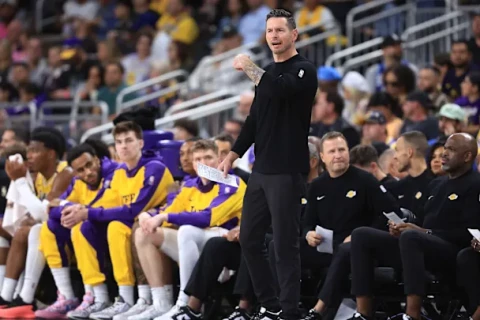 Лос Анжелес Лейкерс JJ Redick-тэй гэрээгээ сунгалаа