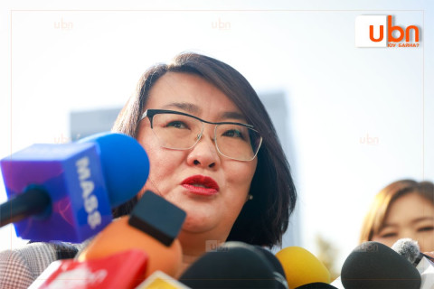 А.Ариунзаяа: Түүх давтагддаг юм байна. Бидний үед ийм хагарал болно гэж бодож байсангүй