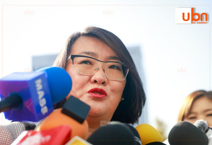 А.Ариунзаяа: Түүх давтагддаг юм байна. Бидний үед ийм хагарал болно гэж бодож байсангүй