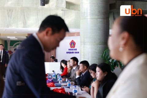 ШУУД: МАН-ын гишүүдээс Бага хурлын талаар тодруулж байна