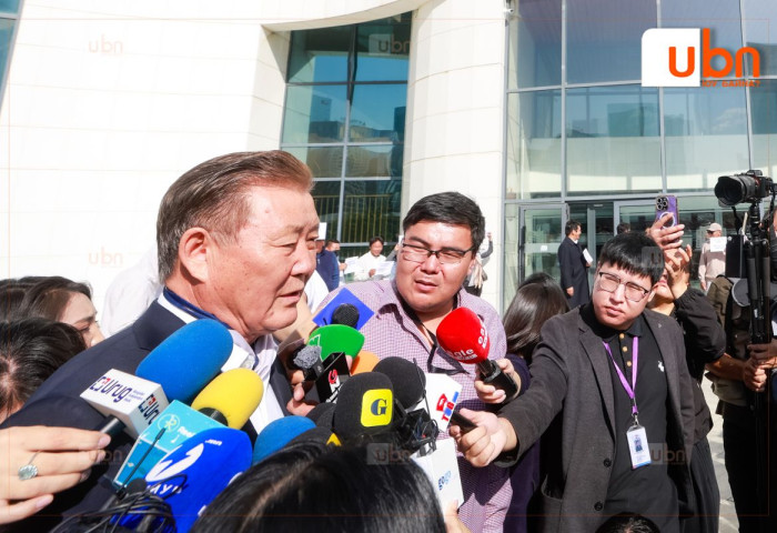 Д.Тэрбишдагва: Намынхаа дотоод асуудлыг яагаад хоорондоо яриад шийдэж болдоггүй юм бэ. Нэг намын асуудлыг улс орны асуудал болгож болохгүй