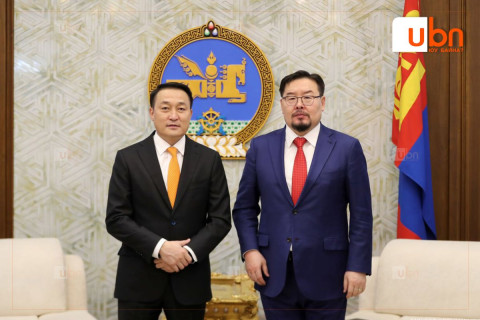 БАГА ХУРАЛ: Заалнаас нэрээ дэвшүүлсэн хүн байхгүй тул МАН-ын даргын өрсөлдөөн Г.Занданшатар, Д.Амарбаясгалан нарын хооронд өрнөнө