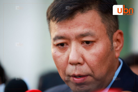 “Би “Н.Өнөрцэцэгийг барьж хорьё” гэж ярьсан юм бол Хуульзүйн сайдаа хөөж явуулах ёстой биз дээ. Юу яриад байгаа юм“