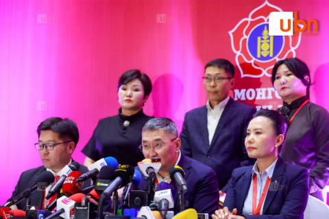 ШУУД: МАН-ын жигүүр байгуулсан гишүүд мэдээлэл хийж байна