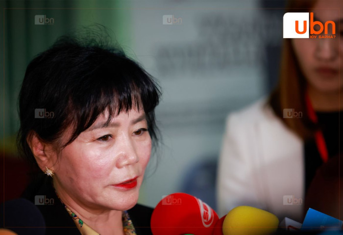 ШУУД: Ц.Чулуунзагдын өмгөөлөгч Б.Оюунбилэг цаг үеийн асуудлаар мэдээлэл өгч байна