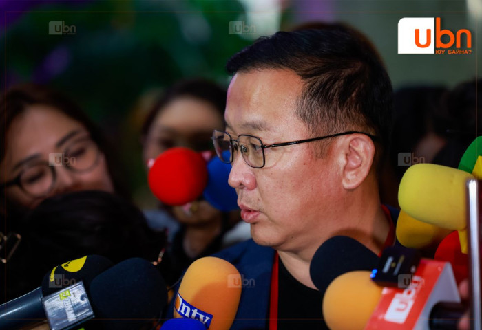 Б.Бат-Эрдэнэ: Бага хурлаар МАН цаашид дангаараа засаглах уу, АН-тай дахин хамтрах уу гэдэг асуудал ч хөндөгдлөө