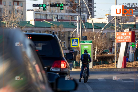 МЕТРО ХОТ: Чихэвч зүүнгээ скүүтер, мопед унаж замын хөдөлгөөнд оролцох нь ГАНГАРАА биш. Өөрийгөө болон бусдыг эрсдэлд оруулж буй БҮДҮҮЛЭГ үйлдэл 
