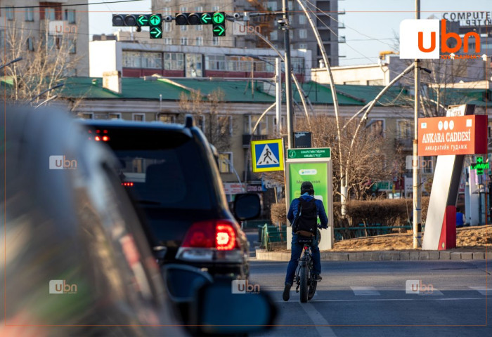 МЕТРО ХОТ: Чихэвч зүүнгээ скүүтер, мопед унаж замын хөдөлгөөнд оролцох нь ГАНГАРАА биш. Өөрийгөө болон бусдыг эрсдэлд оруулж буй БҮДҮҮЛЭГ үйлдэл 