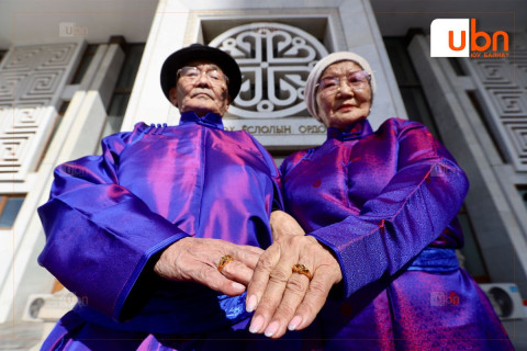 ФОТО: Өнөөдөр “АЛТАН ХУРИМ“, “ОЧИР ЭРДЭНИЙН ХУРИМ“-аа хийж буй буурлууд