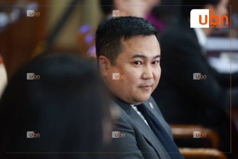 П.Сайнзориг: Тодорхой орон тоог батлуулж авчхаад цалингийн хэмнэлт хийгээд дураараа цалин өсгөдөг гажуудлаас бид гарах ёстой