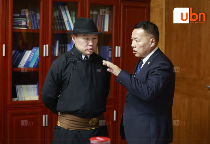 ШУУД: Ардчилсан намын Улс төрийн зөвлөлийн өргөтгөсөн хуралдаанаас гарсан шийдвэрүүдийг танилцуулж байна