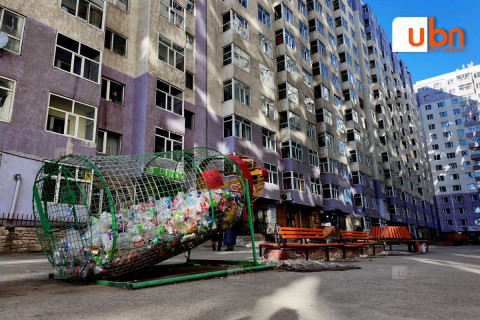 ЭЕРЭГ СУРВАЛЖИЛГА: Ангилсан хогныхоо мөнгөөр, ажилчдынхаа хүүхдүүдэд хичээлийн хэрэгсэл, хувцсыг нь бэлдэж өгдөг “ЗАЛУУС 1” хотхоны СӨХ