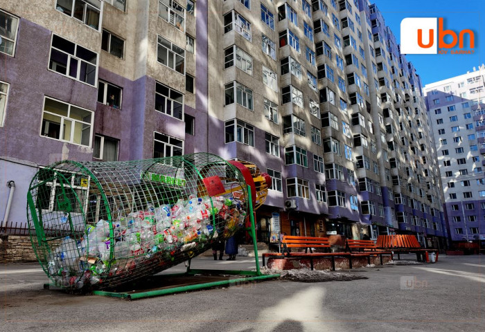 ЭЕРЭГ СУРВАЛЖИЛГА: Ангилсан хогныхоо мөнгөөр, ажилчдынхаа хүүхдүүдэд хичээлийн хэрэгсэл, хувцсыг нь бэлдэж өгдөг “ЗАЛУУС 1” хотхоны СӨХ