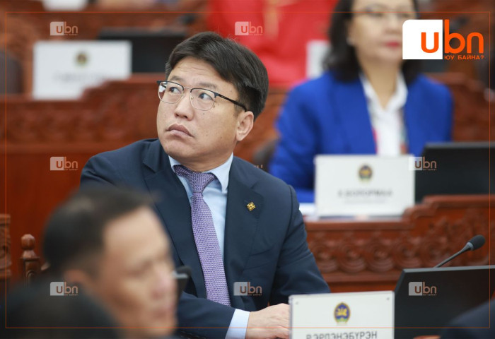 Р.Эрдэнэбүрэн: Урсгал зардал өсөж буй нь улстөрчдийн сонгуулийн амлалтын л үр дүн