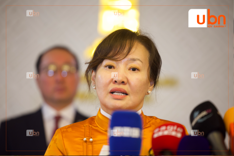 УИХ-ын гишүүн Д.Ганмаа: Эмч, эмнэлгийн ажилчдын цалин нэмэх асуудлыг хөндөхөд Ж.Чинбүрэн сайд “Аятайхан байгаарай” гэж сүрдүүлсэн