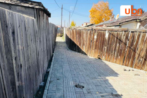 Явган хүний замын хуучин хавтангаар гэр хорооллын нарийн гудамжийг тохижуулж байна