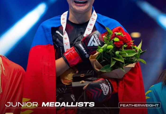 Б.Алтанчимэг холимог тулааны анхны залуучуудын дэлхийн аварга боллоо