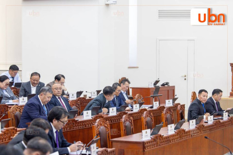 ШУУРХАЙ: УИХ дахь АН-ын бүлгийн гишүүд чуулганы хуралдааныг орхин гарлаа