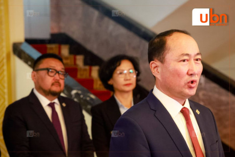 Б.Энхбаярыг намаас хөөсөн асуудлаа эргэн харахгүй бол УИХ-ын олон гишүүн МАН-ын бүлгээс, МАН-аас гарах арга хэмжээ авна гэв