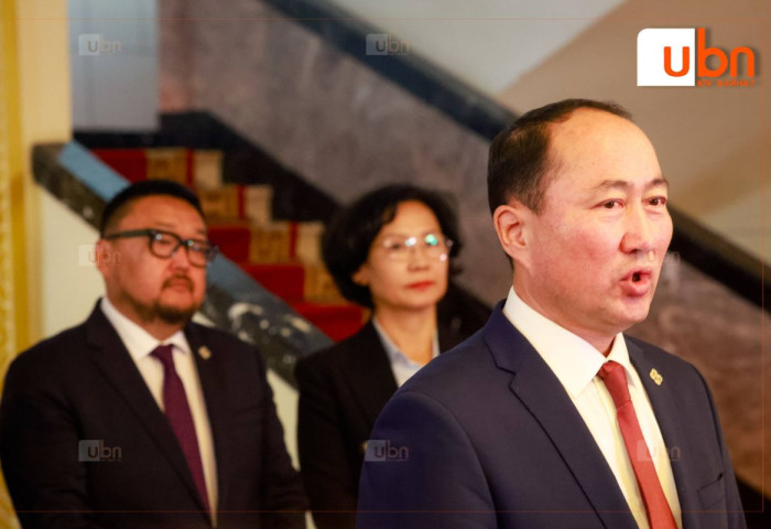 Б.Энхбаярыг намаас хөөсөн асуудлаа эргэн харахгүй бол УИХ-ын олон гишүүн МАН-ын бүлгээс, МАН-аас гарах арга хэмжээ авна гэв