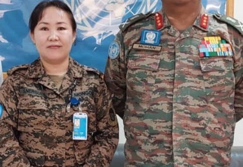 ЭЕРЭГ: Эмэгтэй хурандаа С.Нэргүй Энэтхэгийн цэргийн алба хаагчийн амь насыг аварчээ