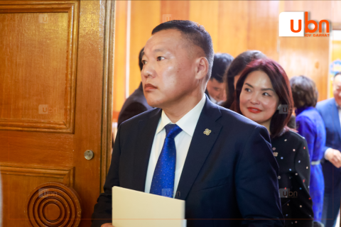 О.Цогтгэрэл: Улс төрийн тогтворгүй байдал үүссэн учраас “Бүлгийн даргын ажлаа хамтад нь аваад яв“ гэх саналыг манай бүлгийн олон гишүүн гаргасан