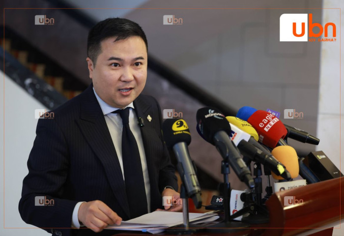 ШУУД: УИХ-ын гишүүн П.Сайнзориг Ерөнхий сайдыг огцруулах бичгийг өргөн барих гэж буй талаараа мэдээлэл өгч байна