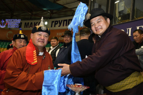 Ахмад бөхчүүдийн барилдааны гурван насны ангилалд Улсын заан Д.Бумбаяр, Өсөх идэр начин М.Жамъянпүрэв, Улсын заан Д.Баасандорж нар түрүүллээ