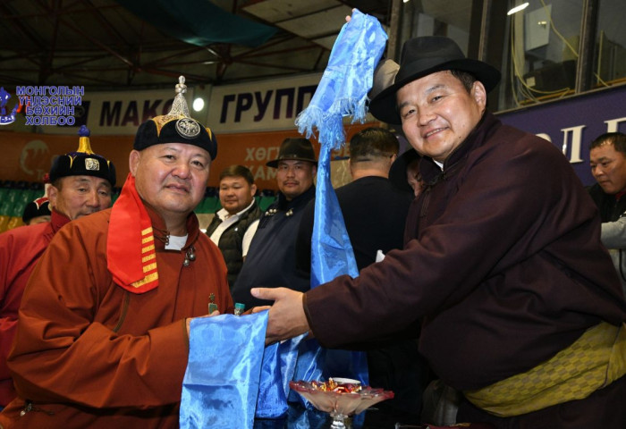 Ахмад бөхчүүдийн барилдааны гурван насны ангилалд Улсын заан Д.Бумбаяр, Өсөх идэр начин М.Жамъянпүрэв, Улсын заан Д.Баасандорж нар түрүүллээ