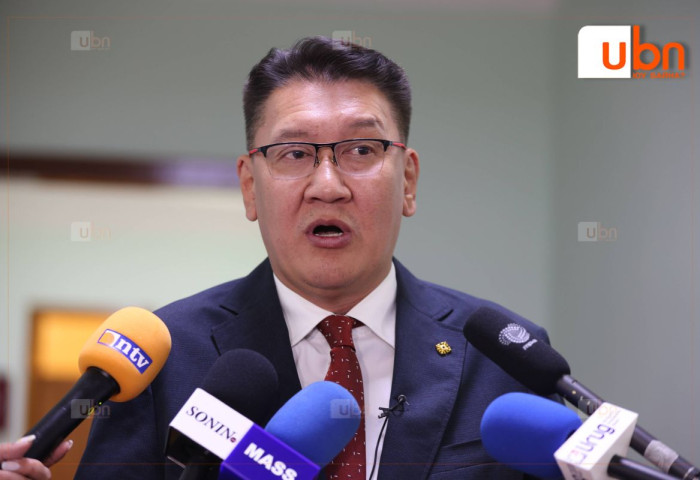 Сангийн сайд Б.Жавхлан эдийн засгийн нөхцөл байдлын талаар мэдээлэл хийж байна