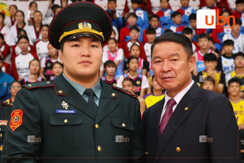 Улсын арслан Э.Батмагнайд ДЭСЛЭГЧ цол хүртээжээ