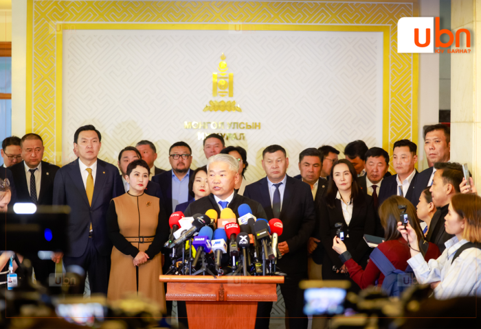 УИХ-ын 70 гаруй гишүүд УИХ-ын дарга Д.Амарбаясгаланг өөрийн хүсэлтээр бүрэн эрхээсээ түдгэлзэж хуулийн байгууллагаар шалгуулахыг шаардлаа