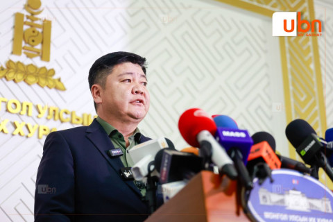 Ц.Сандаг-Очир: Гүйцэтгэх засаглалын тэргүүн өрөөндөө УИХ-ын даргыг “Алуурчин, авлигачин“ мэтээр цоллож байгаад гүнээ харамсаж байна