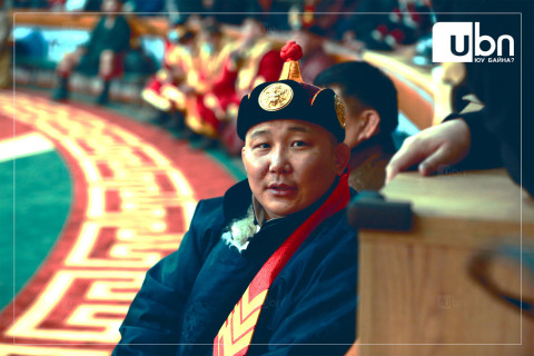 Дархан аварга Н.Батсуурь: Хүүхдийн мөнгө яах вэ. Архины үйлдвэрээсээ өндөр татвар авдаг болмоор байна. Монголчууд хордоод дууслаа