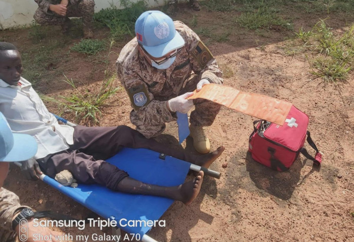 Хөлөндөө буудуулаад жил өнгөрсөн ч тусламж авч чадаагүй байсан дүрвэгчид Монголын энхийг сахиулагчид тусламж үзүүлж, НҮБ-д хүлээлгэн өгчээ