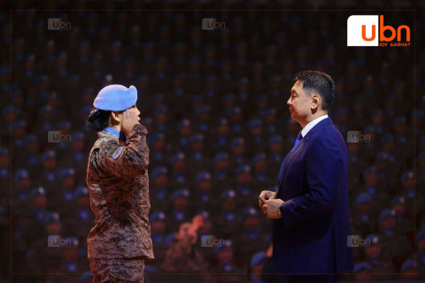 Монгол Улсын Ерөнхийлөгч У.Хүрэлсүх энхийг сахиулагчдад төрийн одон, медаль гардууллаа