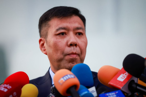 Б.Энхбаяр: УИХ-ын дарга “Би Админерал компанид хувь эзэмшдэггүй“ гэдгийг л нотлоод байгаа. Өөрийнхөө нэрээр хулгай хийдэг хүн байдаг юмуу