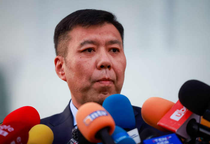 Б.Энхбаяр: УИХ-ын дарга “Би Админерал компанид хувь эзэмшдэггүй“ гэдгийг л нотлоод байгаа. Өөрийнхөө нэрээр хулгай хийдэг хүн байдаг юмуу