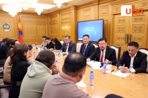 Ерөнхий сайд Монголын эрүүл мэндийн ажилтны үйлдвэрчний эвлэлийн холбооны төлөөлөгчдийг хүлээн авч уулзлаа