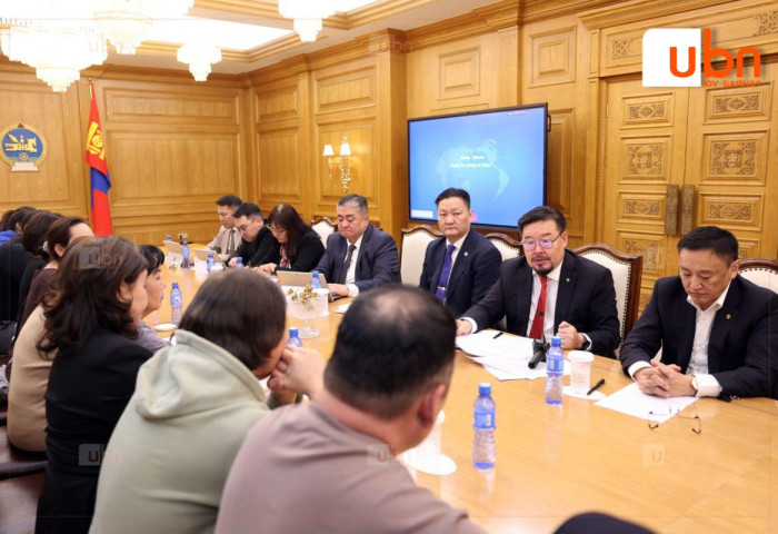 Ерөнхий сайд Монголын эрүүл мэндийн ажилтны үйлдвэрчний эвлэлийн холбооны төлөөлөгчдийг хүлээн авч уулзлаа