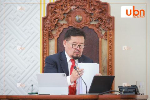 Ерөнхий сайдыг огцруулах асуудлын хэлэлцэх хугацааг өргөн барьсан хугацаанаас нь тоолох ёстой учир ТББХ-ны хурлыг 14.00 цаг хүртэл хойшлуулжээ