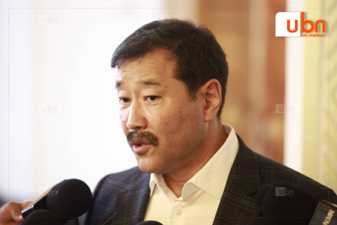 Ж.Бат-Эрдэнэ: Засгийн газрын асуудлыг хэлэлцэх гэж байхад хоёрын хооронд сайдын асуудал хэлэлцээд яахав дээ