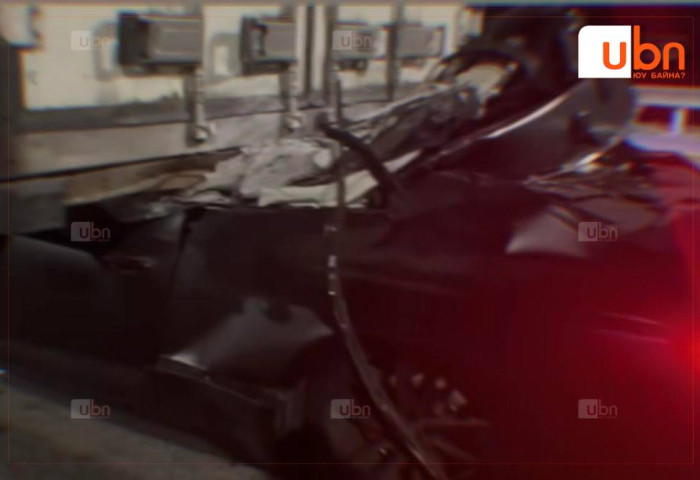 СЭРЭМЖЛҮҮЛЭГ: Нэгдүгээр эгнээнд зогсож байсан машины араас мөргөж, 5 хүн нас баржээ